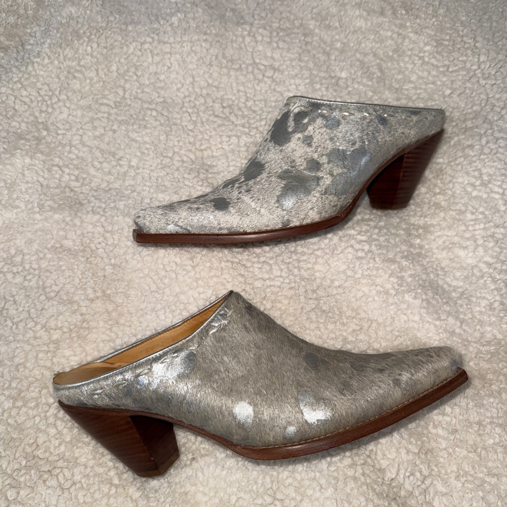 Lucchese Charlie 1 Horse Cowhide Mules - Picture 5 of 10